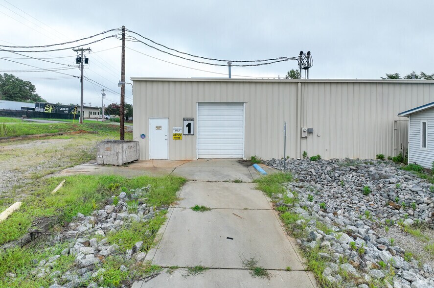More Photos Of 6645 Denver Industrial Park Rd, Denver Warehouse For Lease