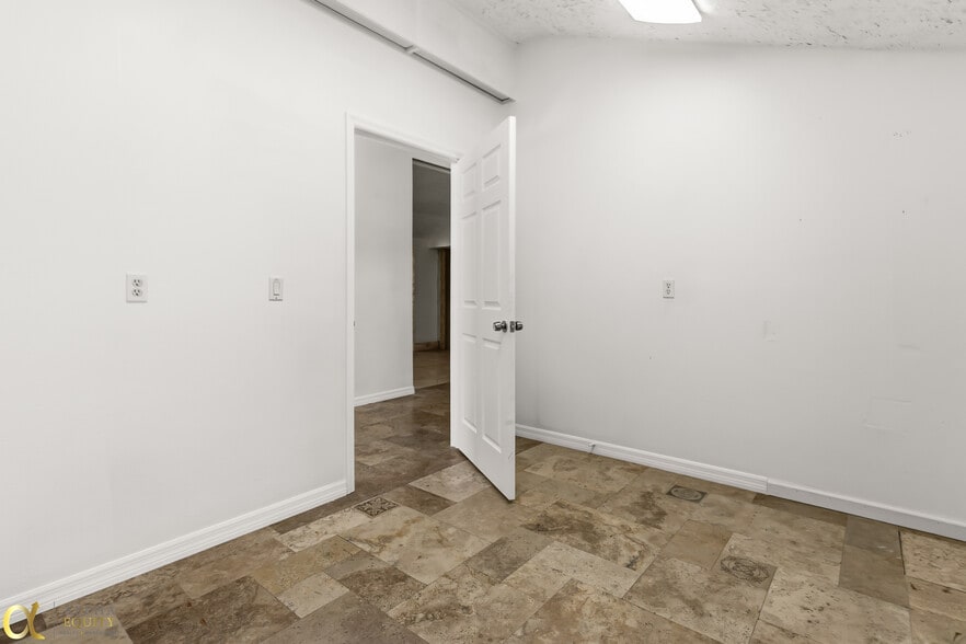 More Photos Of 389 E State Road 434, Longwood General Retail For Lease