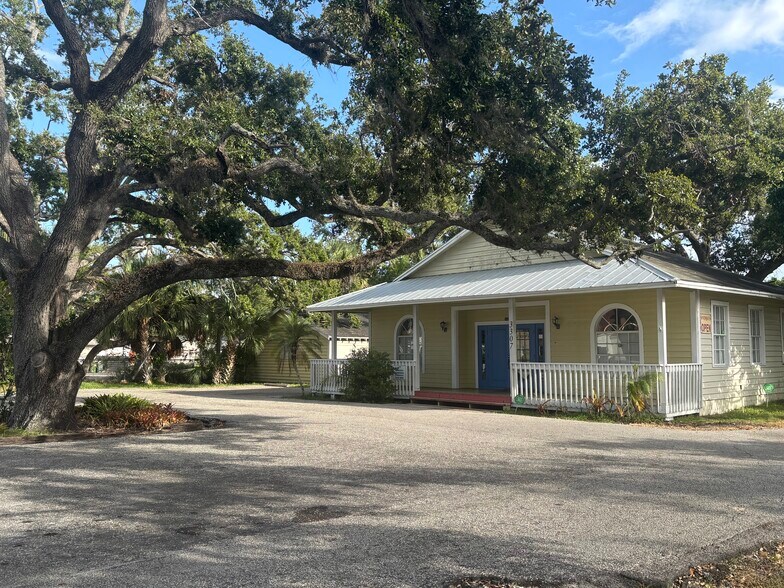 Primary Photo Of 3307 Manatee Ave, Bradenton Freestanding For Sale