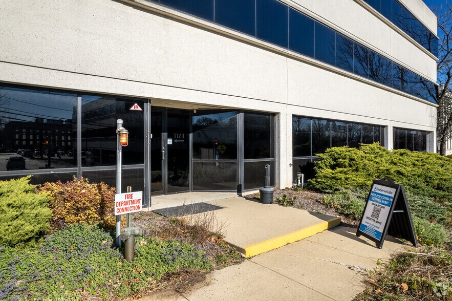 More Photos Of 140 Littleton Rd, Parsippany Office For Lease