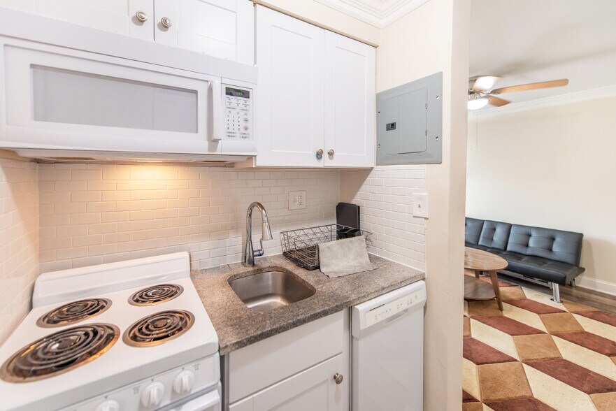 More Photos Of 200-204 S Veitch St, Arlington Apartments For Sale