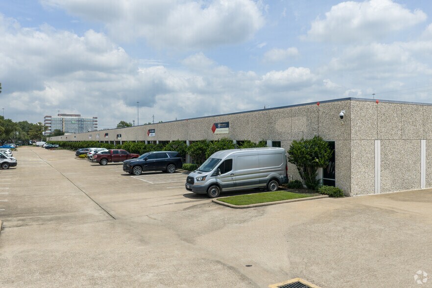More Photos Of 2500 Central Pky, Houston Unknown For Lease