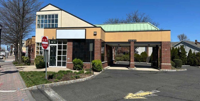 Primary Photo Of 1887 Morris Ave, Union Township Bank For Lease