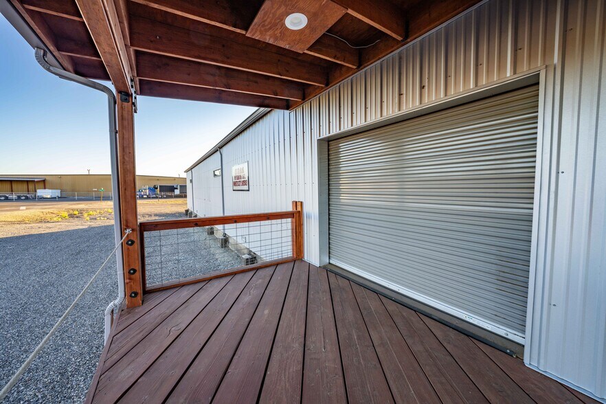 More Photos Of 8211 15th St, Medford Warehouse For Sale