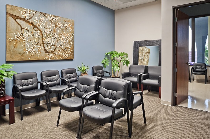 More Photos Of 23521 Paseo de Valencia, Laguna Hills Medical For Lease