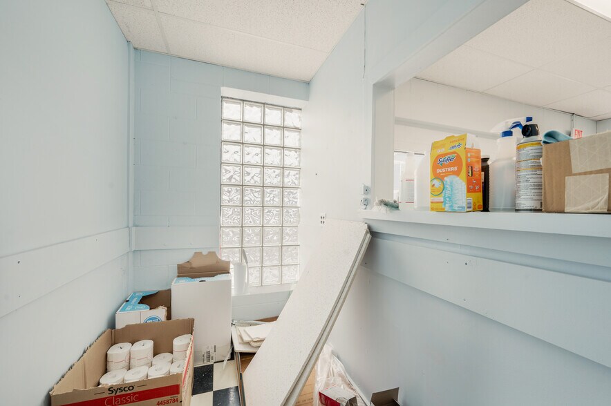 More Photos Of 805 Maple St, Big Rapids General Retail For Sale