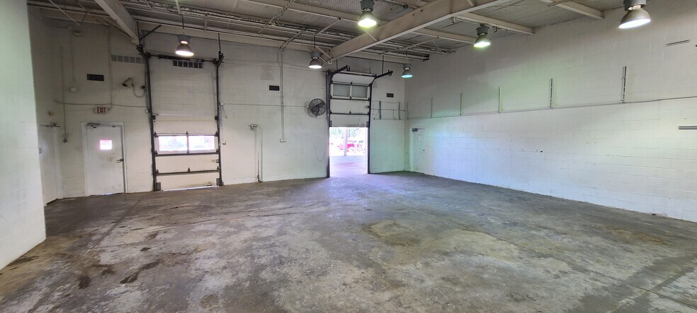 More Photos Of 3415 Banning St, Dallas Industrial For Sale