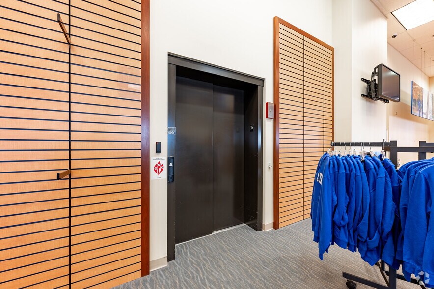 More Photos Of 22 N 5th St, Terre Haute Office For Lease