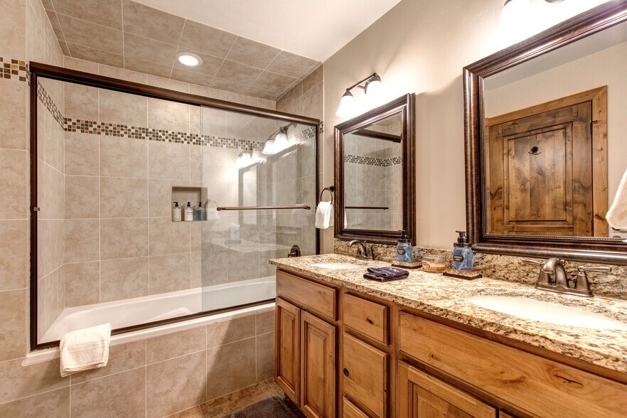 More Photos Of 1469 Woodside Ave, Park City Lodge Meeting Hall For Sale