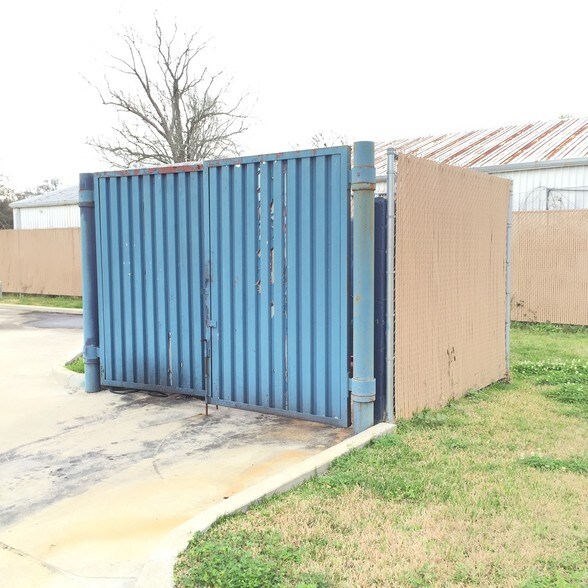 More Photos Of 1504 Ruth St, Sulphur Fast Food For Sale
