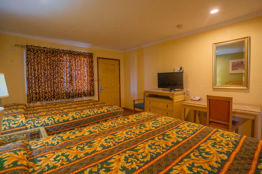 More Photos Of 839 W Pacheco Blvd, Los Banos Hotel For Sale