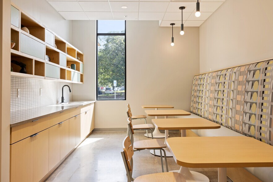 More Photos Of 5841 Rivers Ave, North Charleston Office For Lease