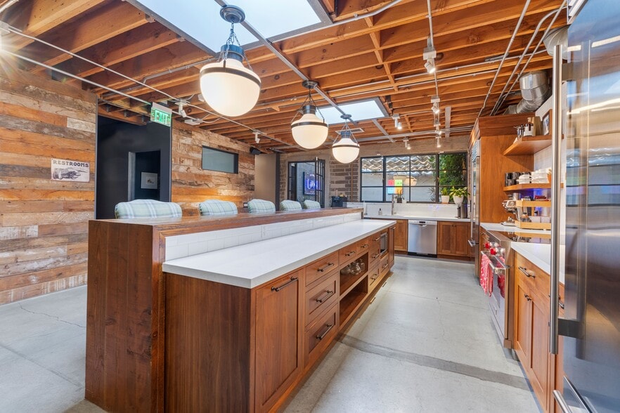 More Photos Of 5895 Blackwelder St, Culver City Loft Creative Space For Sale