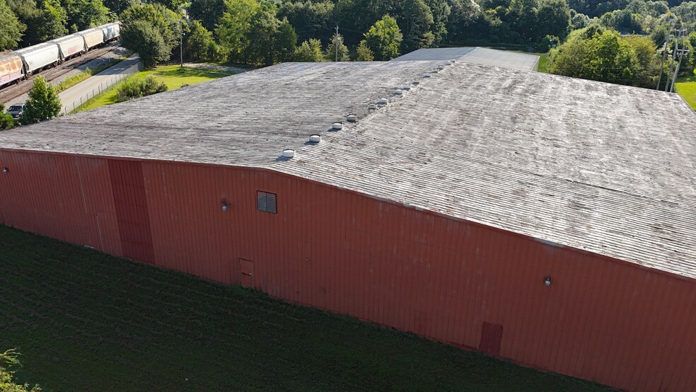 More Photos Of 308 Rogers St, Barnesville Warehouse For Lease