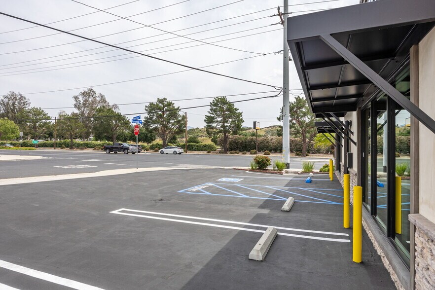 More Photos Of 20605 Soledad Canyon Rd, Canyon Country Office For Sale