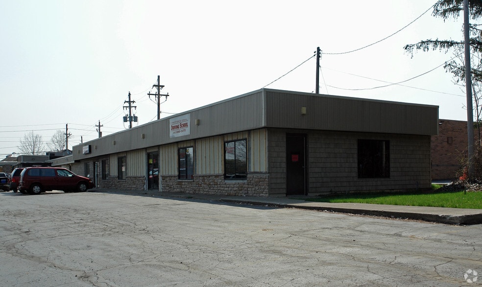 More Photos Of 14952 Pearl Rd, Strongsville Freestanding For Lease