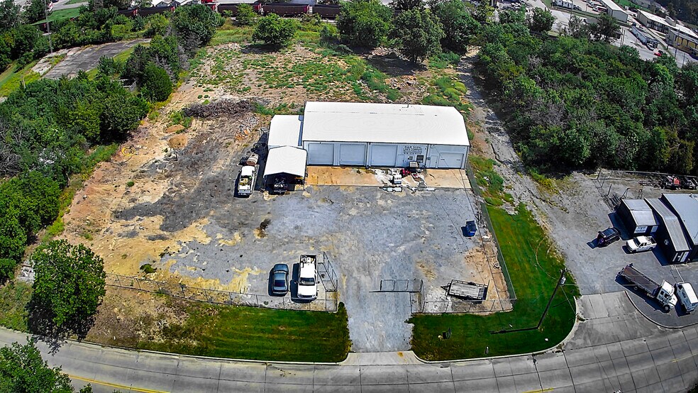 More Photos Of 810 N A St, Mcalester Warehouse For Sale