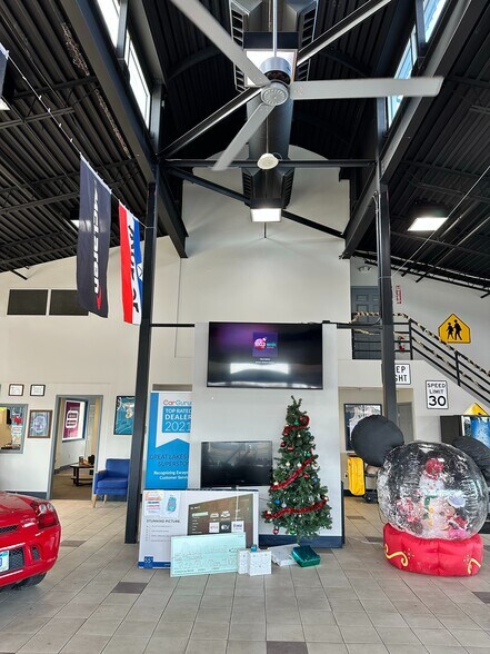 More Photos Of 2200 Elizabeth Lake Rd, Waterford Auto Dealership For Sale