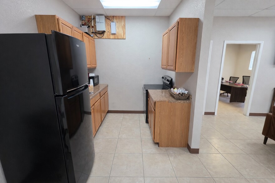 More Photos Of 10400 W County Road 72, Midland Warehouse For Lease