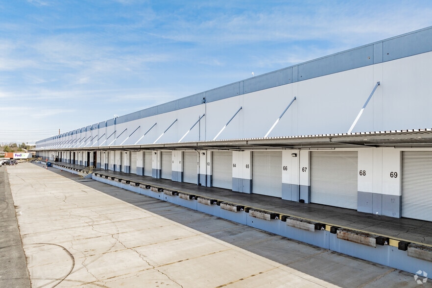 More Photos Of 500 W Warner Ave, Santa Ana Warehouse For Lease