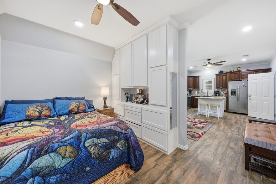 More Photos Of 518 Columbus Rd, Sealy Light Manufacturing For Sale
