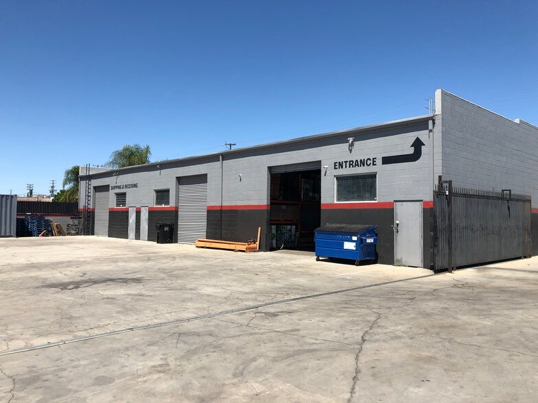 More Photos Of 18212-18216 Parthenia St, Northridge Service For Lease