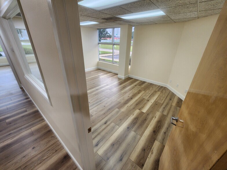 More Photos Of 5100 W Highway 40, Ocala Research And Development For Lease