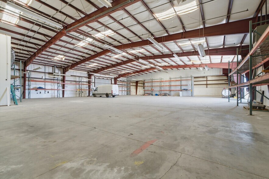 More Photos Of 1400 Orange St, Rosamond Warehouse For Lease