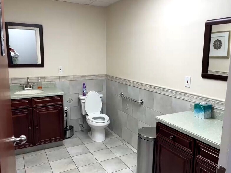 More Photos Of 300 Corporate Plz, Islandia Office For Sale