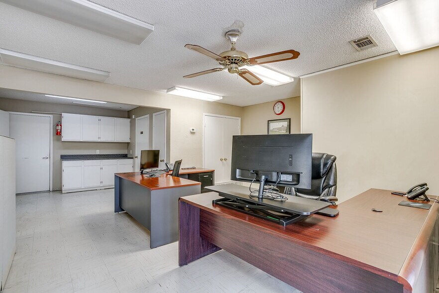 More Photos Of 3040 Ramona Dr, Fort Worth Research And Development For Lease