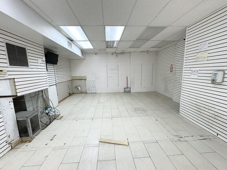 More Photos Of 349 Grand St, New York Storefront Retail Office For Lease