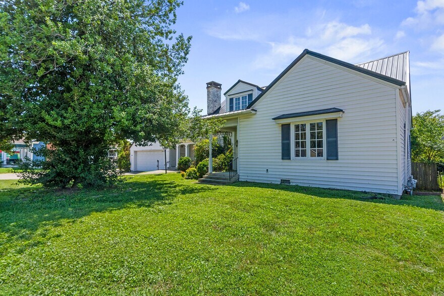 More Photos Of 454 Big Hill Ave, Richmond Office For Sale