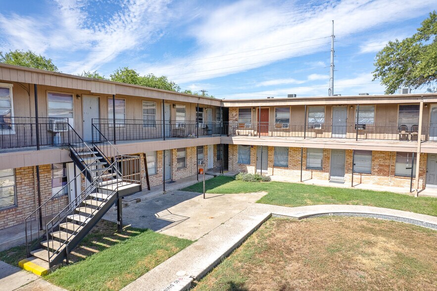 More Photos Of 7678 W US Highway 90, San Antonio Apartments For Sale