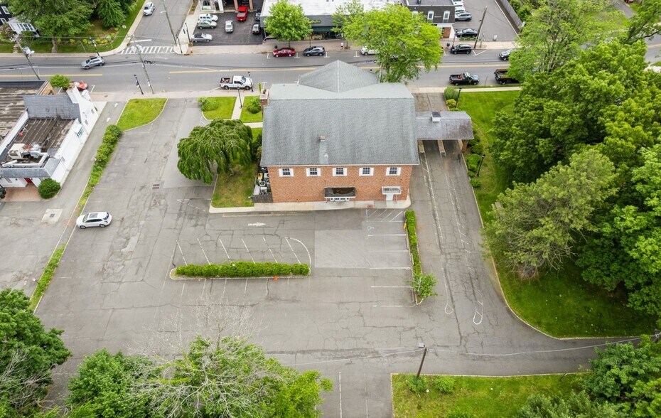 More Photos Of 855 Mountain Ave, Mountainside Bank For Lease