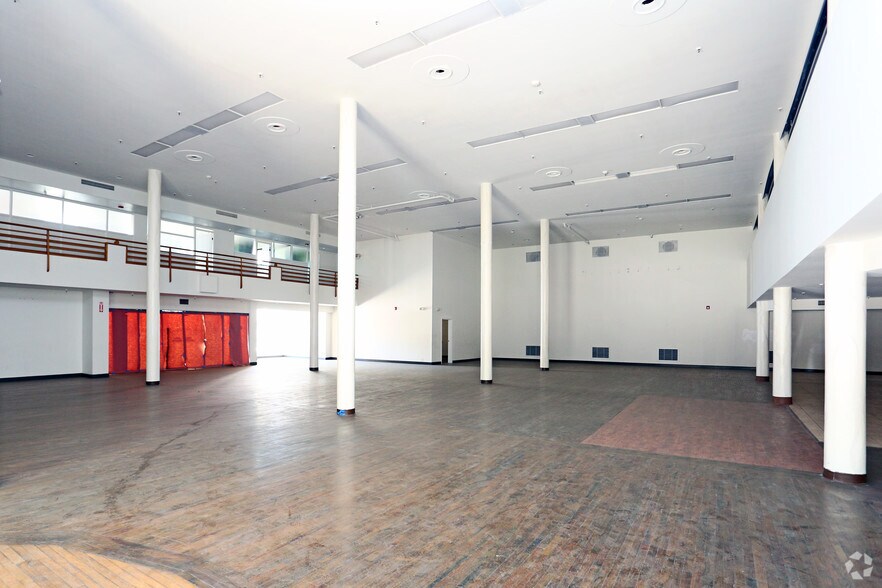 More Photos Of 1901 Chester Ave, Bakersfield Office For Sale