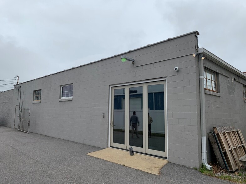 More Photos Of 613 Virginia Beach Blvd, Virginia Beach Freestanding For Lease