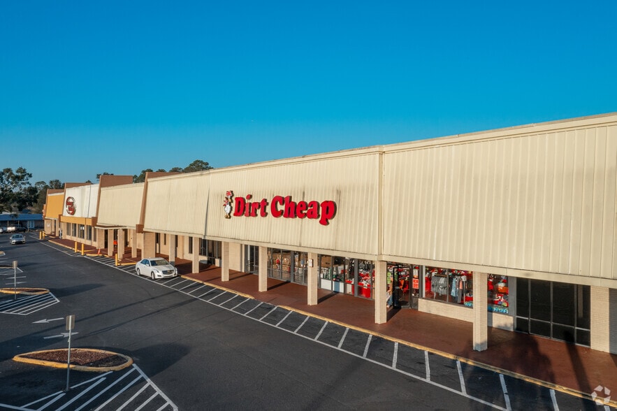 More Photos Of 8183 W Fairfield Dr, Pensacola Unknown For Lease