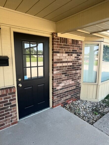 More Photos Of 1461 Jason Rd, Greenfield Office For Lease