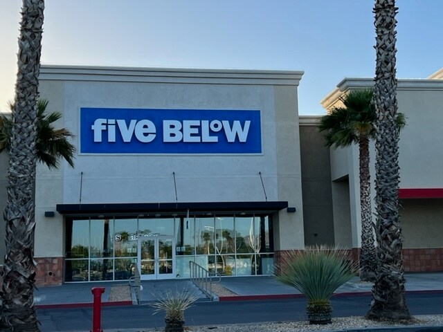 More Photos Of 39176-39532 10th St W, Palmdale Unknown For Lease