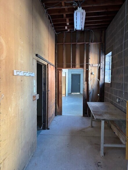 More Photos Of 12 Pease Ave, Middletown Showroom For Lease