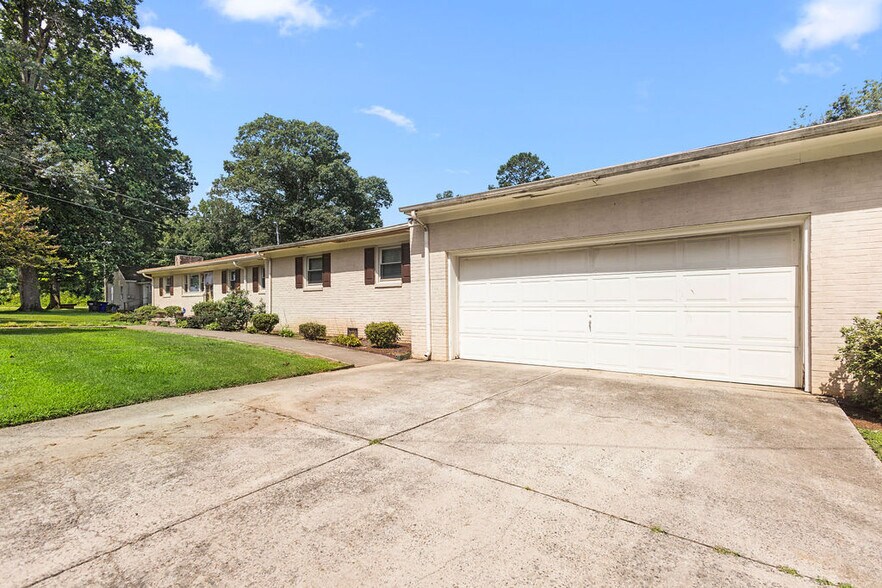More Photos Of 950 Totten Rd, Gibsonville Freestanding For Sale