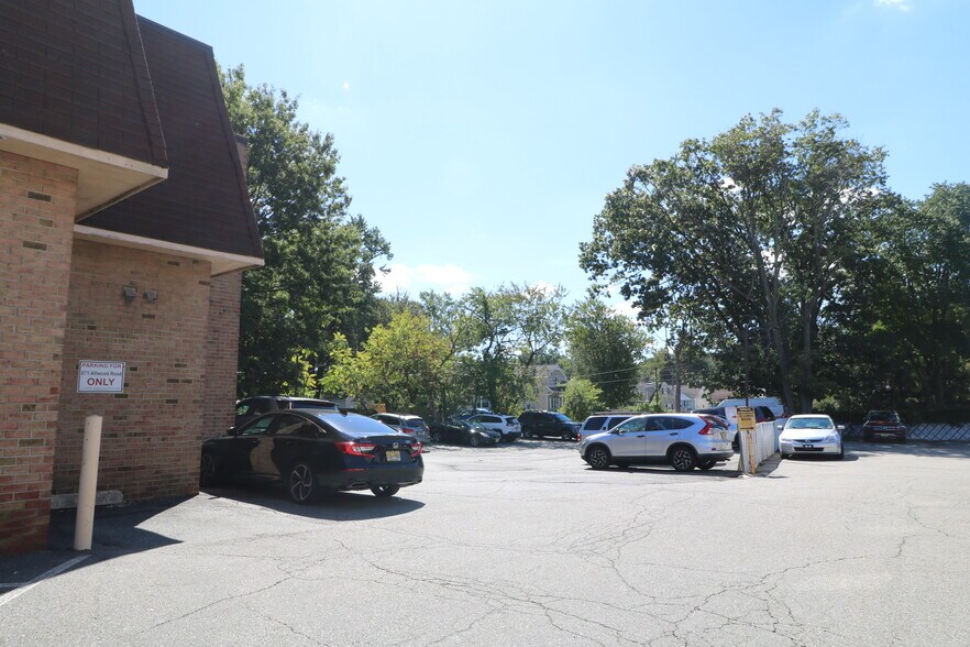 More Photos Of 871 Allwood Rd, Clifton Medical For Lease