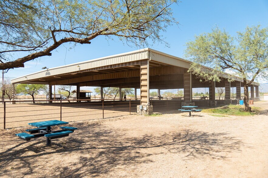 More Photos Of 9525 E Graf Ln, Tucson Horse Stables For Sale