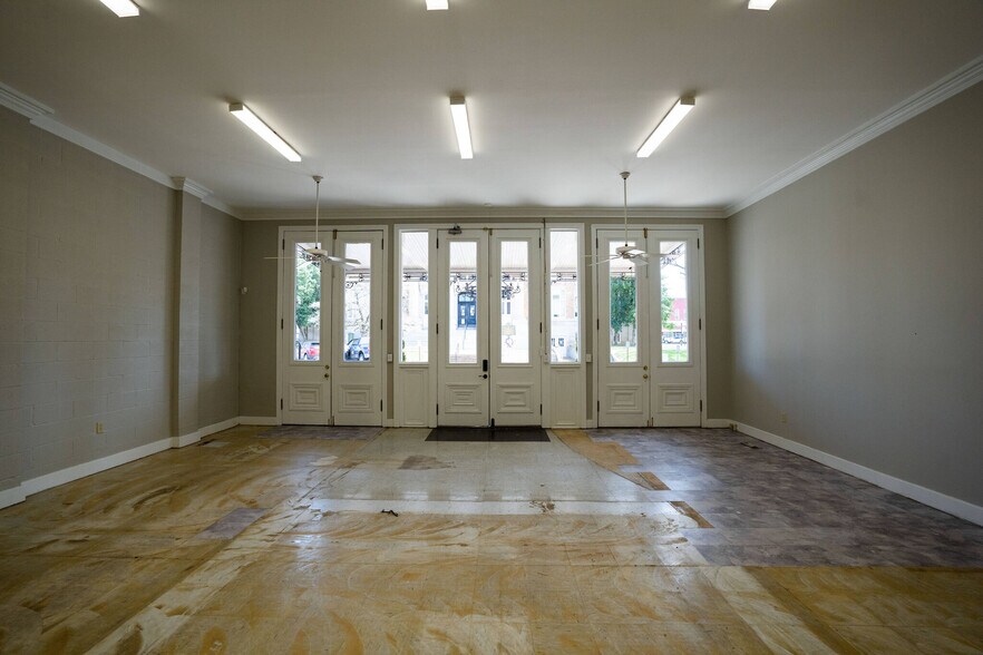 More Photos Of 116 N 2nd St, Pulaski Storefront Retail Residential For Lease