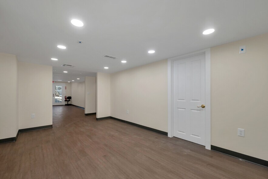 More Photos Of 252 Daniel Webster Hwy, Meredith Office For Sale
