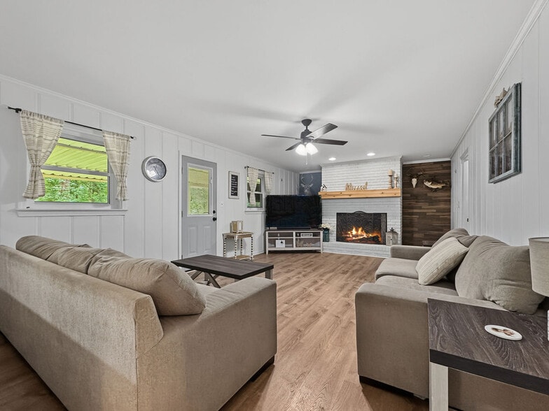 More Photos Of 5602 Highway 69 N, Northport Flex For Sale