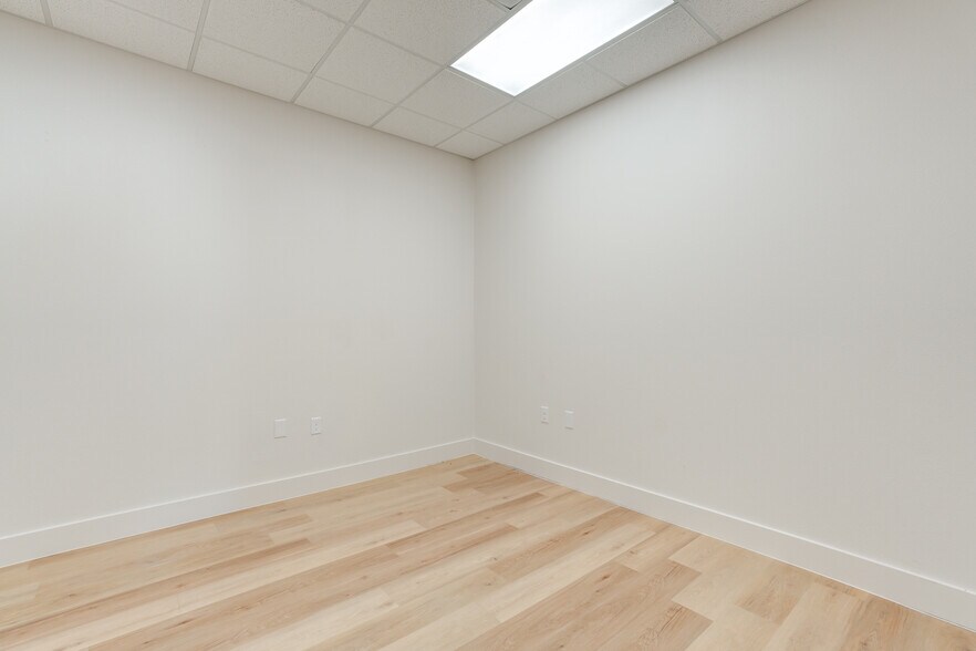 More Photos Of 3229 118th St, Lubbock Distribution For Sale