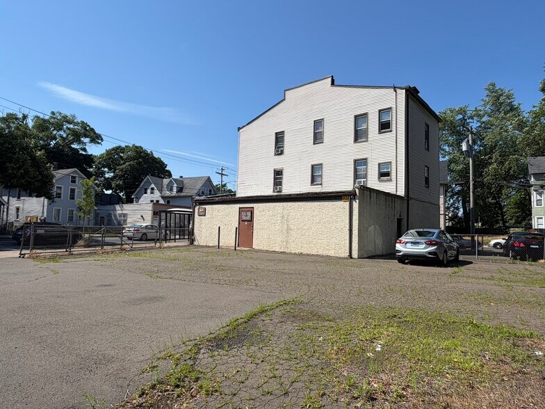 More Photos Of 1362 State St, New Haven Storefront Retail Residential For Sale