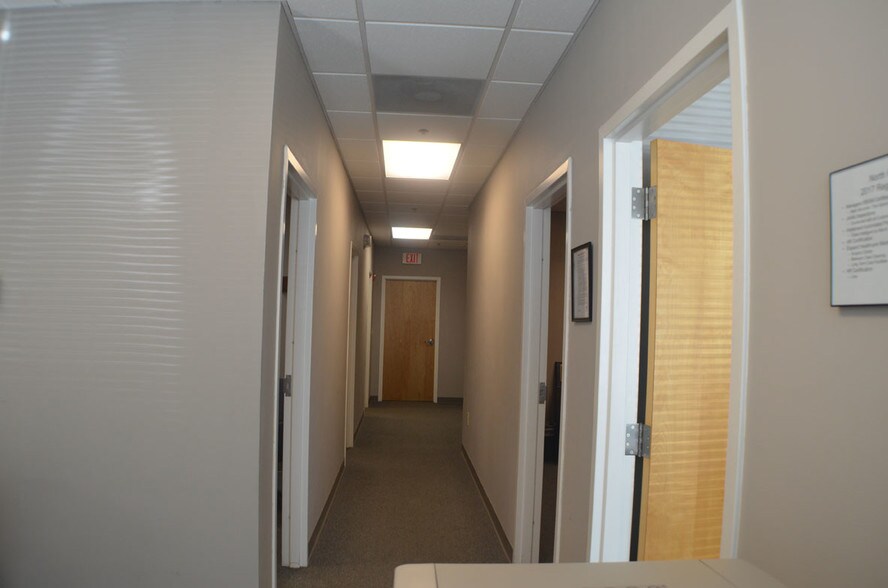 More Photos Of 3120 Latrobe Dr, Charlotte Showroom For Lease