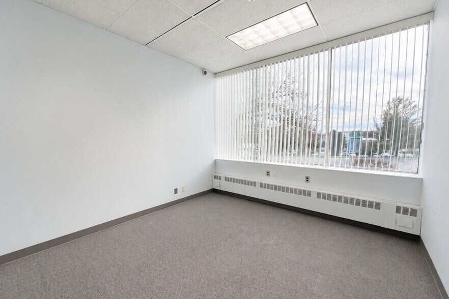 More Photos Of 30 Nutmeg Dr, Trumbull Flex For Lease